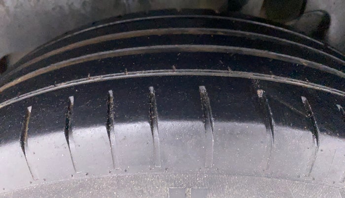 2020 Maruti Swift ZXI + AMT, Petrol, Automatic, 64,060 km, Left Rear Tyre Tread