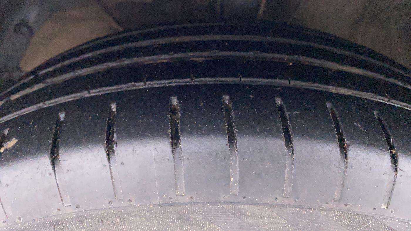 2020 Maruti Swift ZXI + AMT, Petrol, Automatic, 64,060 km, Left Front Tyre Tread