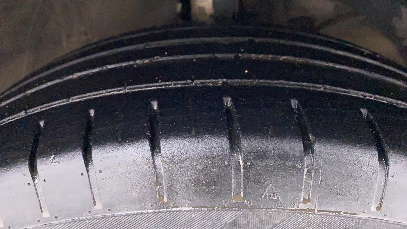 2020 Maruti Swift ZXI + AMT, Petrol, Automatic, 64,060 km, Right Front Tyre Tread
