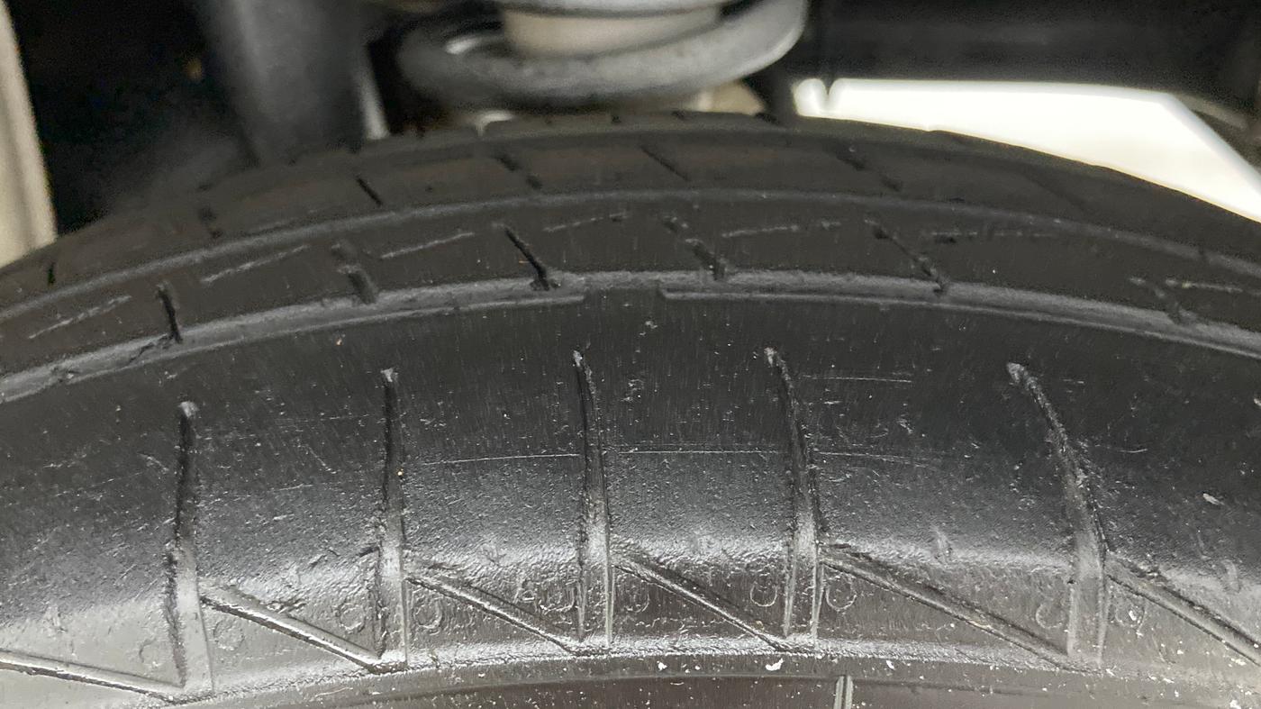 2021 Maruti Alto LXI CNG, CNG, Manual, 27,316 km, Left Rear Tyre Tread