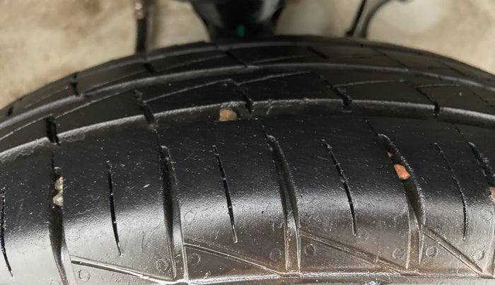 2021 Maruti Alto LXI CNG, CNG, Manual, 27,316 km, Right Front Tyre Tread