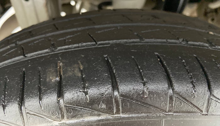 2021 Maruti Alto LXI CNG, CNG, Manual, 27,316 km, Right Rear Tyre Tread