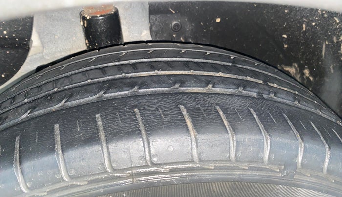 2016 Hyundai Creta SX PLUS 1.6 PETROL, Petrol, Manual, 60,320 km, Right Rear Tyre Tread