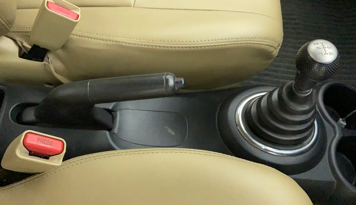2014 Honda Amaze 1.5L I-DTEC S, Diesel, Manual, 1,01,764 km, Gear Lever