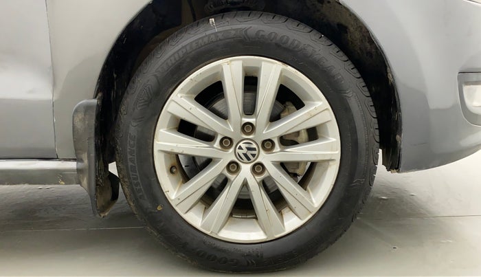 2014 Volkswagen Polo HIGHLINE1.2L, Petrol, Manual, 73,854 km, Right Front Wheel