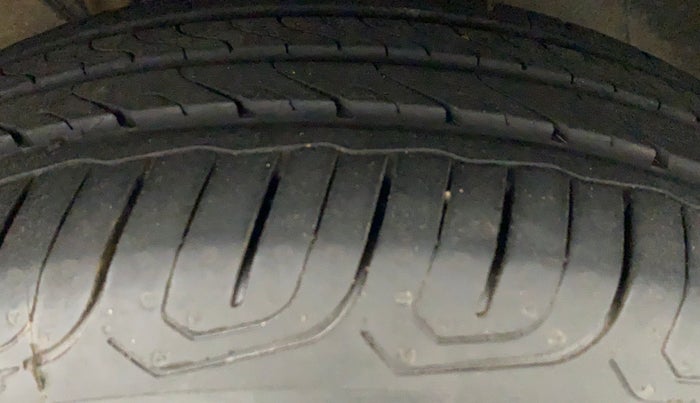 2014 Volkswagen Polo HIGHLINE1.2L, Petrol, Manual, 73,854 km, Right Front Tyre Tread