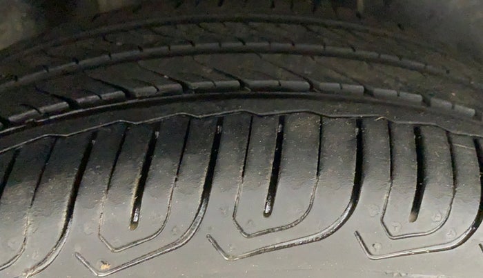 2014 Volkswagen Polo HIGHLINE1.2L, Petrol, Manual, 73,854 km, Right Rear Tyre Tread