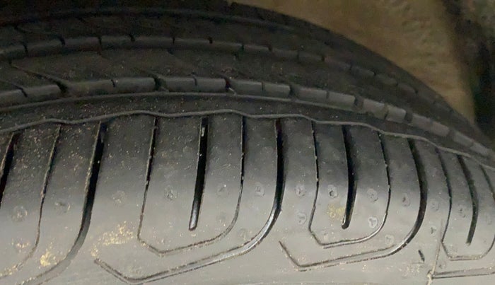 2014 Volkswagen Polo HIGHLINE1.2L, Petrol, Manual, 73,854 km, Left Front Tyre Tread