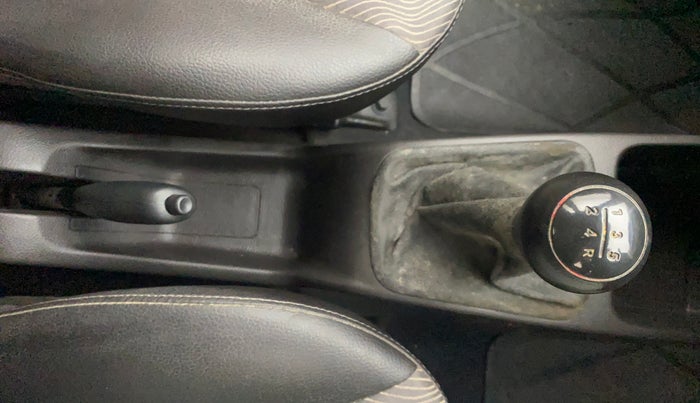 2013 Hyundai Eon ERA +, Petrol, Manual, 15,332 km, Gear Lever