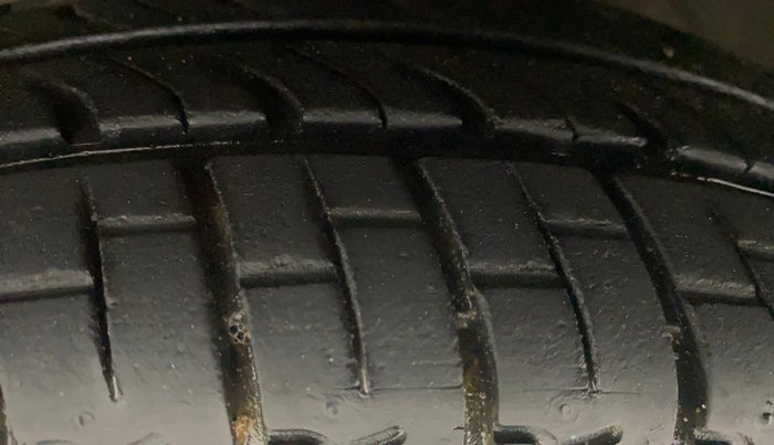 2013 Hyundai Eon ERA +, Petrol, Manual, 15,332 km, Left Front Tyre Tread