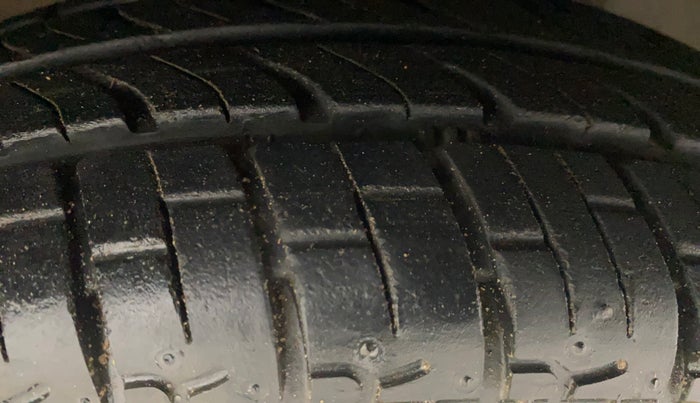 2013 Hyundai Eon ERA +, Petrol, Manual, 15,332 km, Right Front Tyre Tread