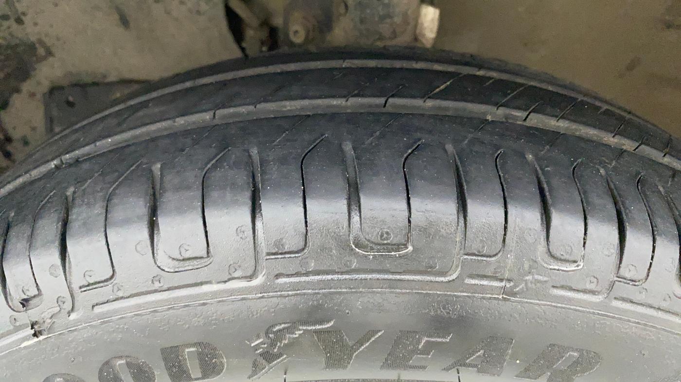 2019 Maruti New Wagon-R 1.0 Lxi (o) cng, CNG, Manual, 85,079 km, Left Front Tyre Tread