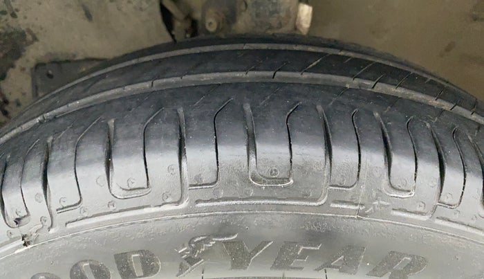 2019 Maruti New Wagon-R 1.0 Lxi (o) cng, CNG, Manual, 85,079 km, Left Front Tyre Tread