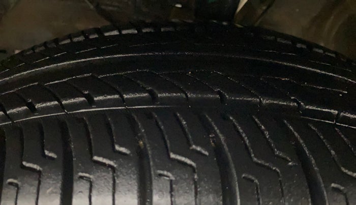 2021 Maruti Swift ZXI, Petrol, Manual, 59,321 km, Left Front Tyre Tread