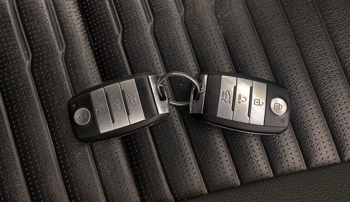 2020 KIA SONET GTX PLUS 1.5 AT, Diesel, Automatic, 60,654 km, Key Close Up