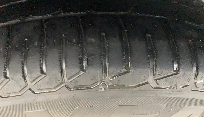 2014 Maruti Swift Dzire VXI, Petrol, Manual, 57,978 km, Right Rear Tyre Tread
