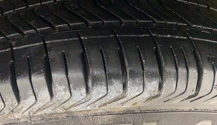 2014 Maruti Swift Dzire VXI, Petrol, Manual, 57,978 km, Left Front Tyre Tread