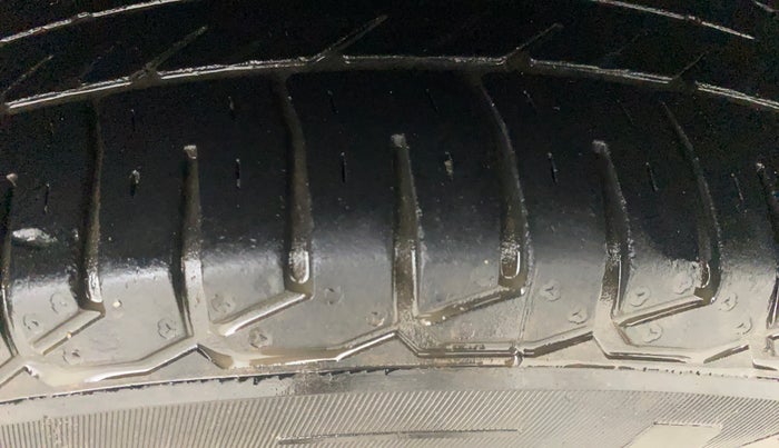 2014 Maruti Swift Dzire VXI, Petrol, Manual, 57,978 km, Left Rear Tyre Tread