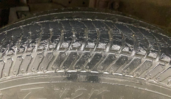 2015 Maruti Swift Dzire VDI, Diesel, Manual, 40,911 km, Left Front Tyre Tread