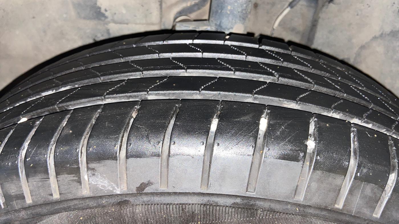 2021 Tata PUNCH ADVENTURE AMT, CNG, Automatic, 69,523 km, Left Front Tyre Tread