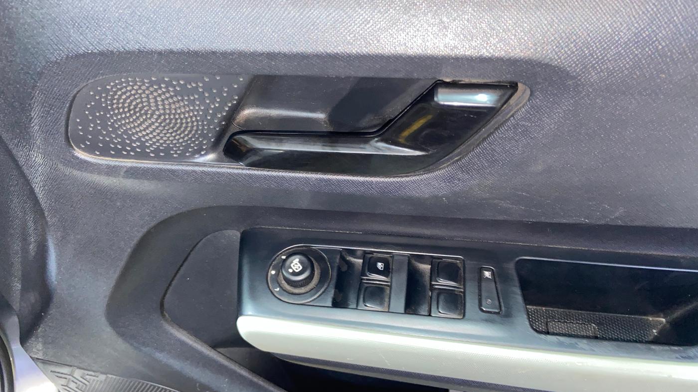 2021 Tata PUNCH ADVENTURE AMT, CNG, Automatic, 69,523 km, Driver Side Door Panels Control