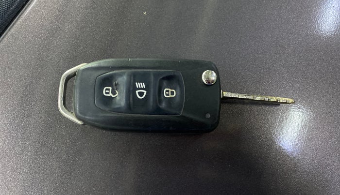 2016 Tata Tiago XZ PETROL, Petrol, Manual, 11,278 km, Key Close Up