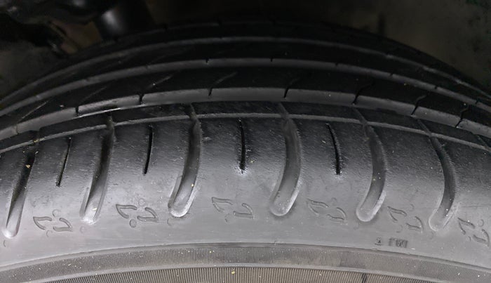 2021 Volkswagen TAIGUN TOPLINE 1.0 TSI MT, Petrol, Manual, 18,089 km, Right Front Tyre Tread