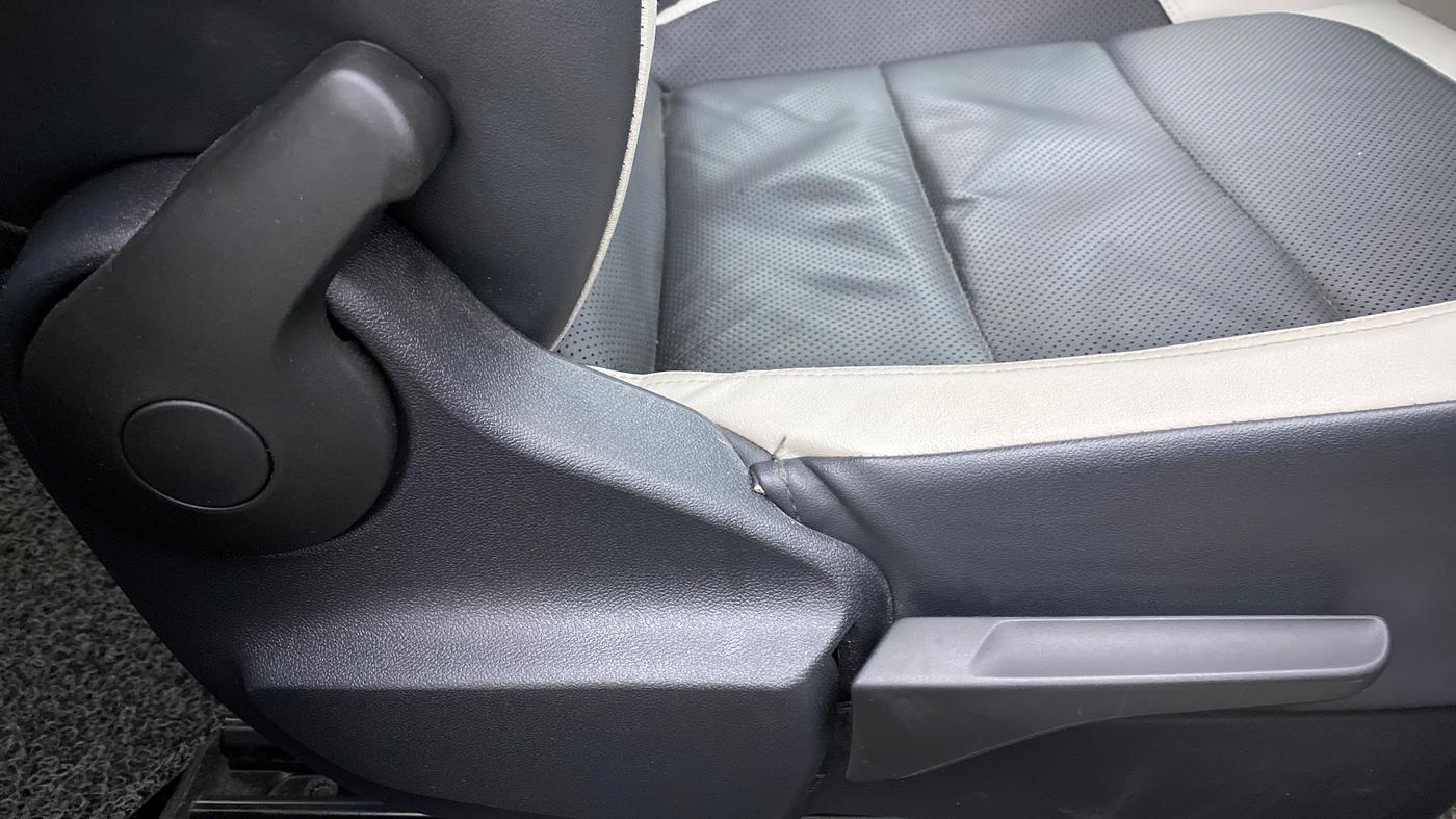 2021 Volkswagen TAIGUN TOPLINE 1.0 TSI MT, Petrol, Manual, 18,089 km, Driver Side Adjustment Panel