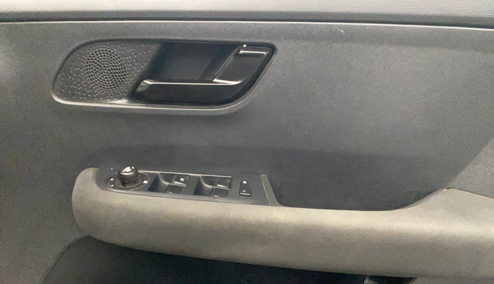2022 Tata ALTROZ XZ PLUS PETROL DARK EDITION, Petrol, Manual, 33,678 km, Driver Side Door Panels Control