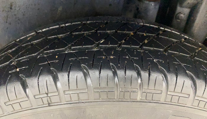 2014 Maruti Swift VXI, Petrol, Manual, 22,780 km, Left Rear Tyre Tread