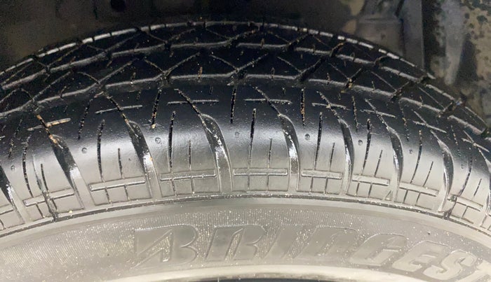 2014 Maruti Swift VXI, Petrol, Manual, 22,780 km, Right Front Tyre Tread