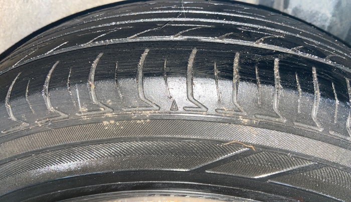 2016 Maruti Ritz LXI, CNG, Manual, 92,038 km, Left Rear Tyre Tread
