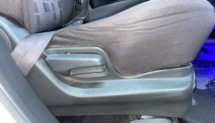 2016 Maruti Ritz LXI, CNG, Manual, 92,038 km, Driver Side Adjustment Panel