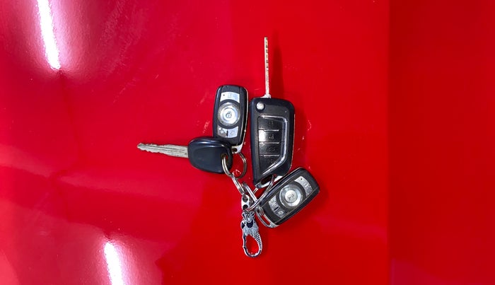 2016 Maruti Ritz LXI, CNG, Manual, 92,038 km, Key Close Up