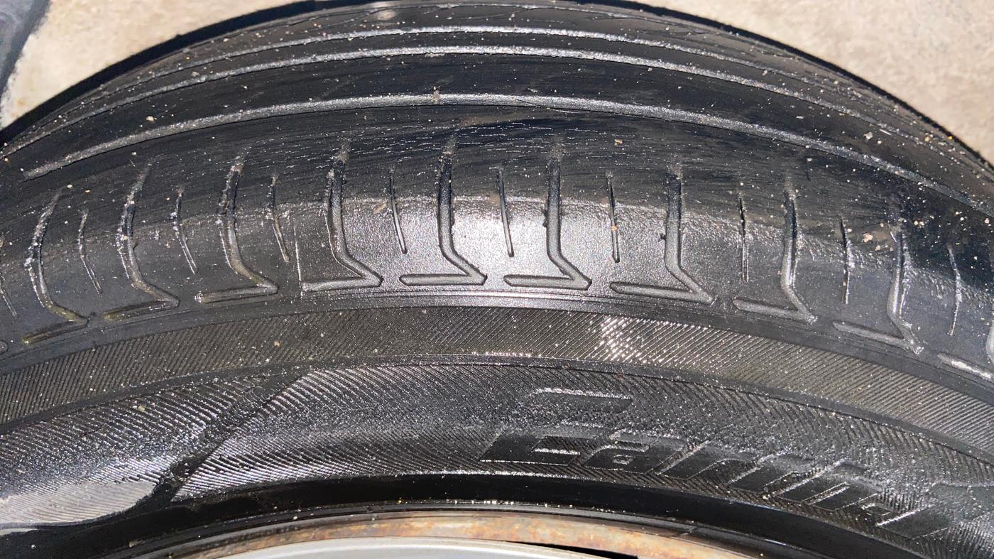 2016 Maruti Ritz LXI, CNG, Manual, 92,038 km, Right Rear Tyre Tread