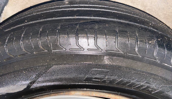 2016 Maruti Ritz LXI, CNG, Manual, 92,038 km, Right Rear Tyre Tread