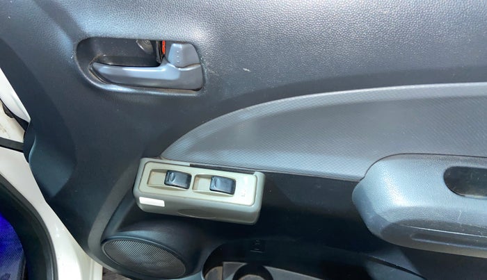 2016 Maruti Ritz LXI, CNG, Manual, 92,038 km, Driver Side Door Panels Control