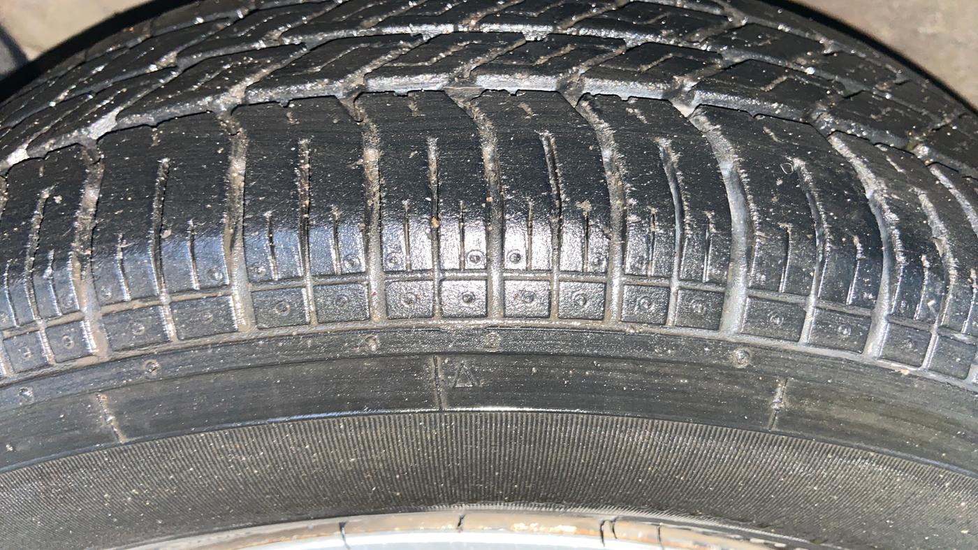 2016 Maruti Ritz LXI, CNG, Manual, 92,038 km, Left Front Tyre Tread