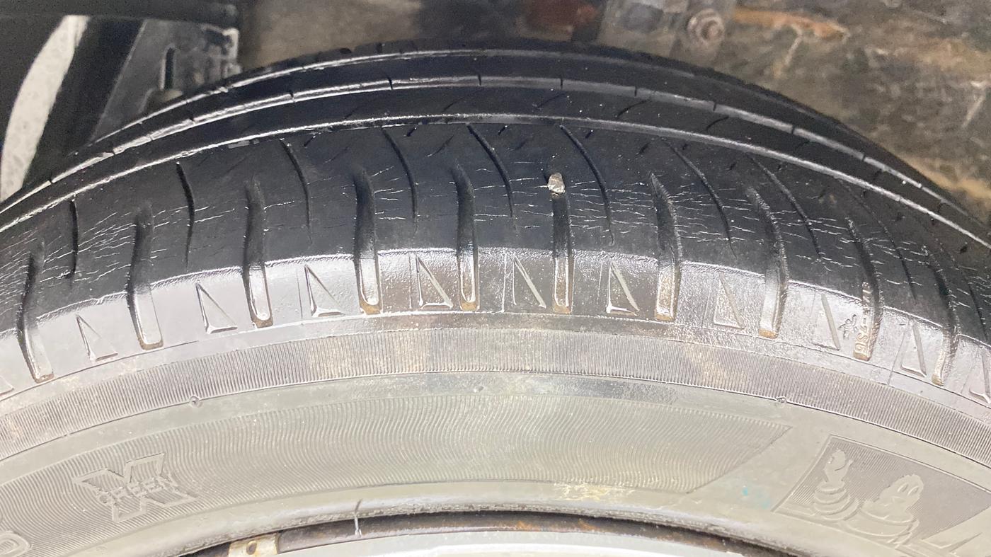 2017 Maruti Ciaz DELTA 1.4 MT PETROL, Petrol, Manual, 37,038 km, Left Front Tyre Tread