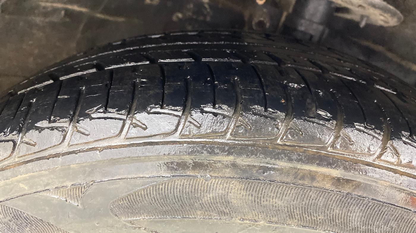 2017 Maruti Ciaz DELTA 1.4 MT PETROL, Petrol, Manual, 37,038 km, Right Front Tyre Tread