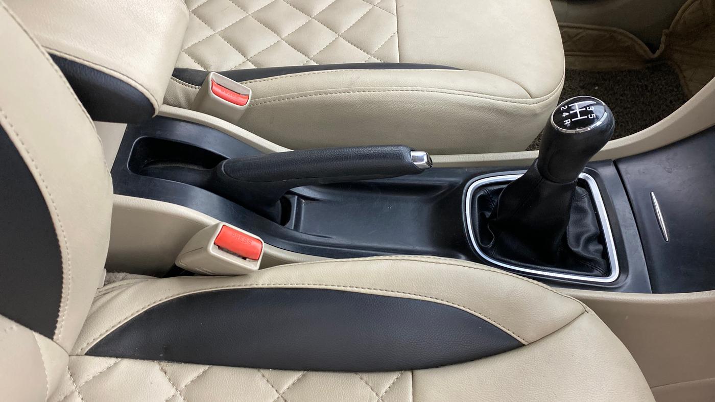 2017 Maruti Ciaz DELTA 1.4 MT PETROL, Petrol, Manual, 37,038 km, Gear Lever