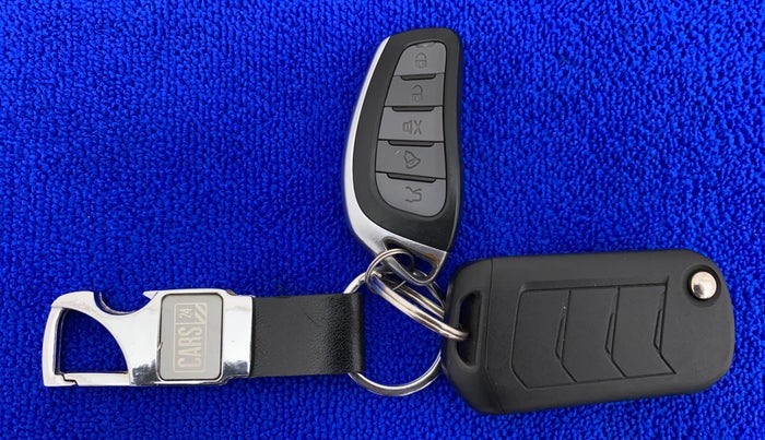 2021 Mahindra Scorpio S5, Diesel, Manual, 67,205 km, Key Close Up