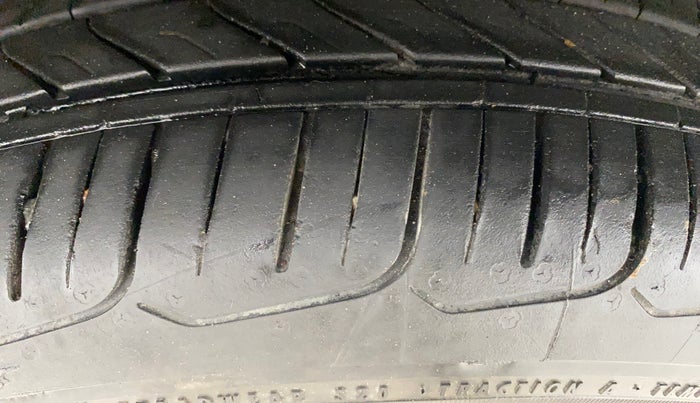 2017 Hyundai Verna 1.6 VTVT SX, Petrol, Manual, 59,816 km, Left Front Tyre Tread
