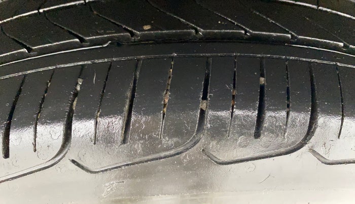 2017 Hyundai Verna 1.6 VTVT SX, Petrol, Manual, 59,816 km, Left Rear Tyre Tread