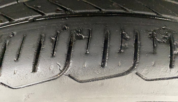 2017 Hyundai Verna 1.6 VTVT SX, Petrol, Manual, 59,816 km, Right Front Tyre Tread