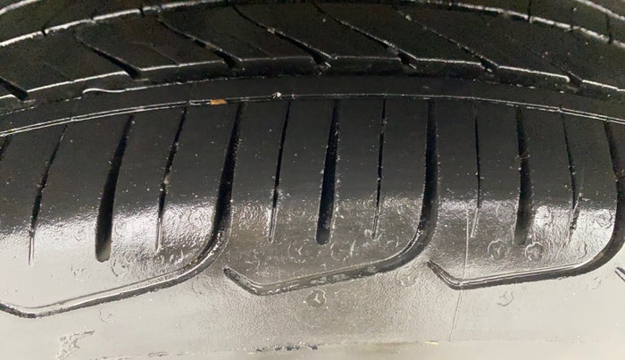 2017 Hyundai Verna 1.6 VTVT SX, Petrol, Manual, 59,816 km, Right Rear Tyre Tread