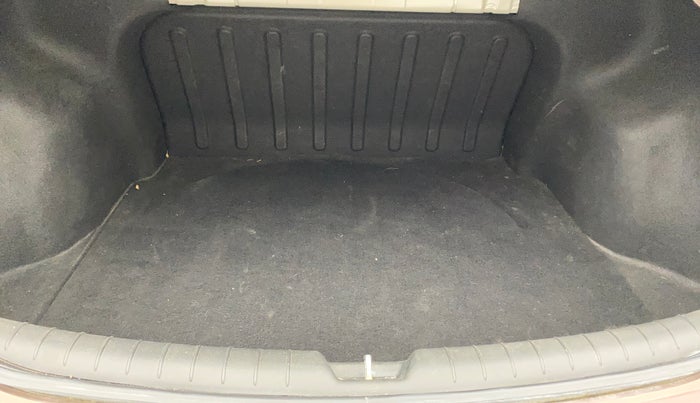 2017 Hyundai Verna 1.6 VTVT SX, Petrol, Manual, 59,816 km, Boot Inside