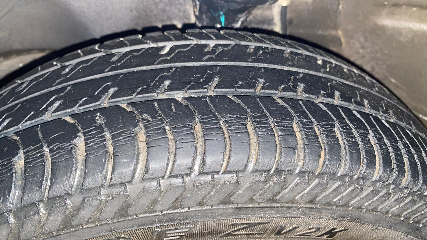 2017 Maruti Alto K10 VXI (O) AMT, Petrol, Automatic, 29,997 km, Left Front Tyre Tread