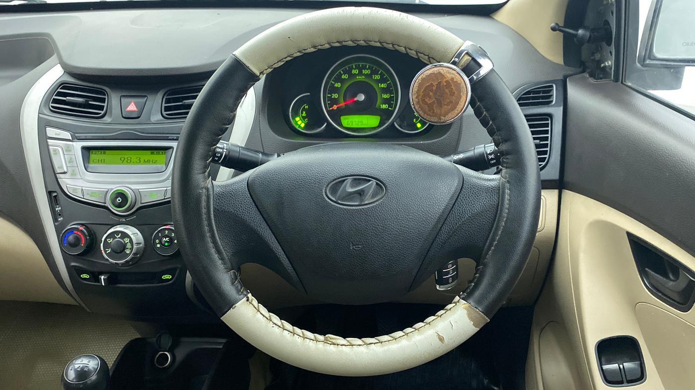 2016 Hyundai Eon MAGNA +, Petrol, Manual, 69,802 km, Steering Wheel Close Up