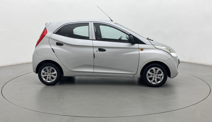 2016 Hyundai Eon MAGNA +, Petrol, Manual, 69,802 km, Right Side View